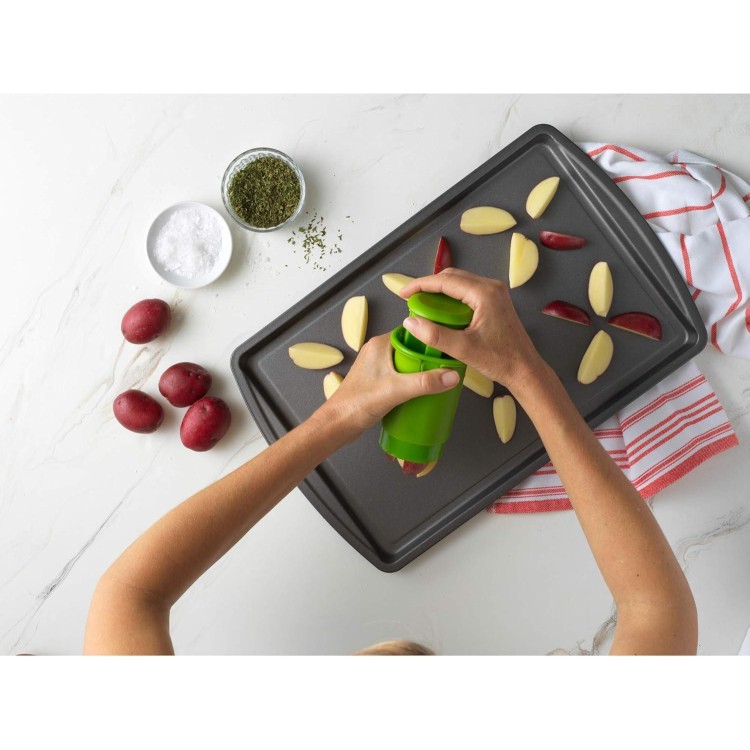 GoodCook Everyday Fruit & Veggie Divider - Quarters Smaller Fruits and Vegetables, Ideal for Meal-Prep and Sheet Pan Meals, Safe and Mess-Free Slicing